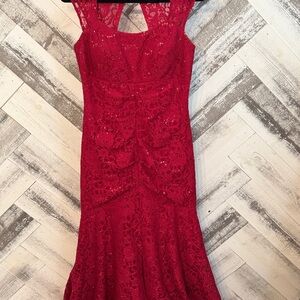 Elegant Red Lace Evening Dress